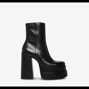 BRAND NEW Steve Madden Cobra Leather Boots